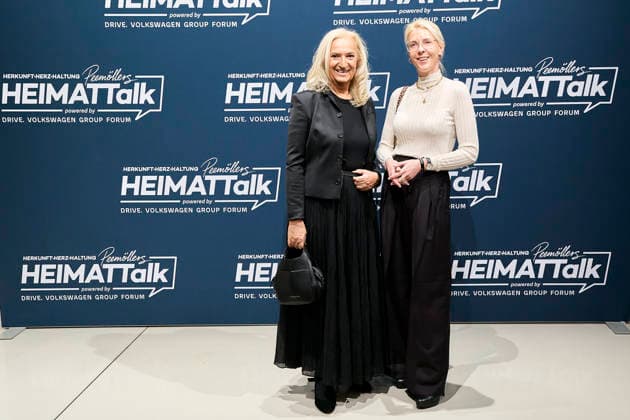 3 Peemöllers Heimat Talk Michaela Mumm von Oldenburg, Anna Kimmerle 3 Peemöllers Heimat Talk at the DRIVE Volkswagen Group Forum in Berlin on 17 11 2025 Copyright: xEventpressxRadkex