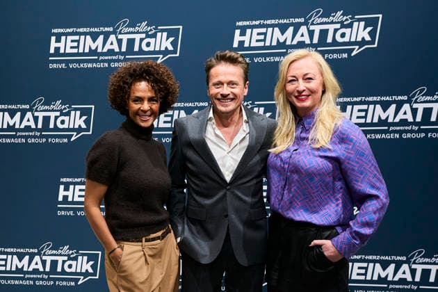 3 Peemöllers Heimat Talk Dennenesch ZoudÃ Zoude , Ilka Peemöller, Roman Knizka 3 Peemöllers Heimat Talk at the DRIVE Volkswagen Group Forum in Berlin on 17 11 2025 Copyright: xEventpressxRadkex