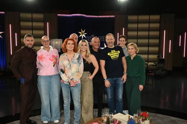 Presenter Micky Beisenherz, l r, stand-up paddler Birgit Burkhardt, handball coach Thomas Floethe and sports journalist Monica Lierhaus, singer Beatrice Egli, emergency counselor Albi Roebke, comedian Mario Barth, national goalkeeper Ann Katrin Berger, and presenter Susan Link as guests on the WDR talk show Kölner Treff