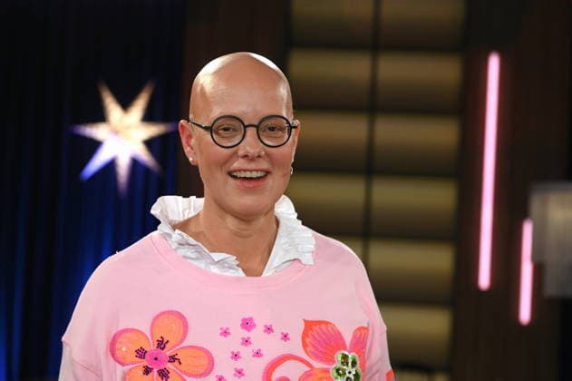 Pediatric oncologist and stand-up paddler Birgit Burkhardt as a guest on the WDR talk show Kölner Treff