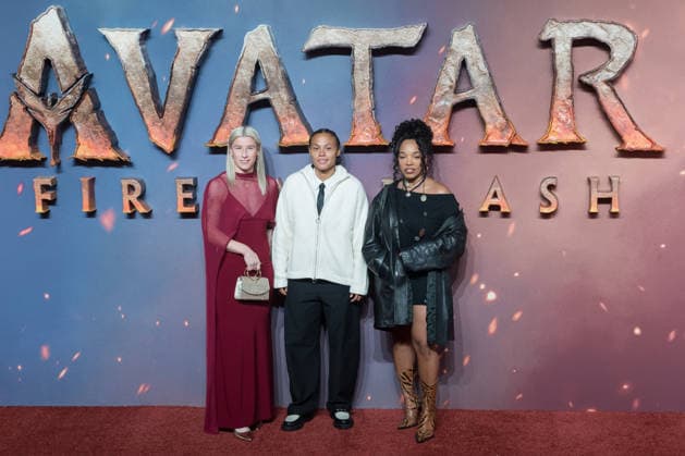 Avatar: Fire and Ash UK Premiere in London LONDON, UNITED KINGDOM - DECEMBER 11: (L-R) Bethany England, Drew Spence and guest attend the UK premiere of Avatar: Fire and Ash at BFI IMAX, Waterloo in London, United Kingdom on December 11, 2025. Wiktor Szymanowicz Anadolu London United Kingdom. Editorial use only. Please get in touch for any other usage.  Copyright: x2025xAnadoluxWiktorxSzymanowiczx