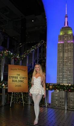 RECORD DATE NOT STATED Zara Larsson visits the Empire State Building in Celebration of iHeartRadio Z100™s Jingle Ball Presented by Capital One. (NEW) Zara Larsson visits the Empire State Building in Celebration of iHeartRadio Z100™s Jingle Ball Presented by Capital One. New York, USA. Zara Larsson, the GRAMMY-nominated and multi-platinum artist, visits the Empire State Building in honor of iHeartRadio Z100™s Jingle Ball Presented by Capital One. Credit: Jeff Rivera The News2 (Foto: Jeff Rivera Thenews2 imago images) Zara Larsson visits the Empire State Building in Celebration of iHeartRadio Z100™s Jingle Ball Presented by Capital One.  Copyright: xJeffxRiverax