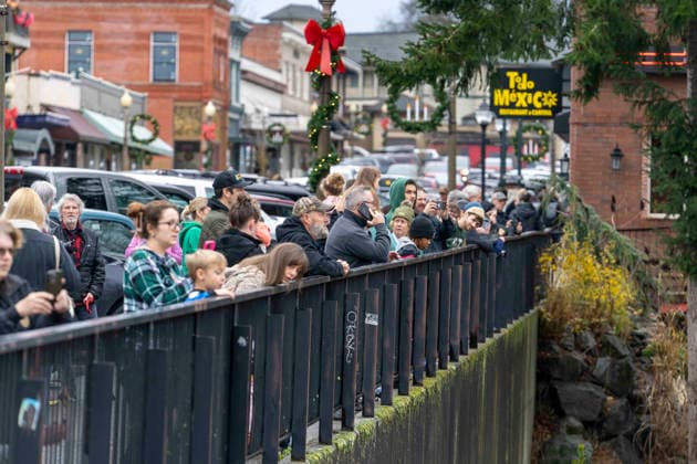 December 11, 2025, Snohomish, Washington, USA: People look out at the flooded Snohomish River in downtown Snohomish, Washington, USA, on Thu., Dec. 11, 2025, after a trio of atmospheric rivers drenched the region. Forecasts said that many rivers in the Pacific Northwest would reach catastrophic flood levels and the governor has declared a state of emergency. Snohomish USA - ZUMAb344 20251211_znp_b344_002 Copyright: xM.xScottxBrauerx
