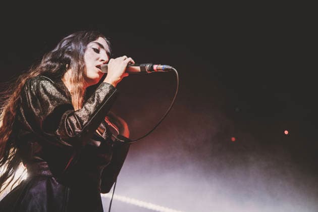 Joan Thiele live in Rome, Italy - 11 Dec 2025 Singer Joan Thiele performs live on stage at Largo Venue in Rome. Rome Italy Copyright: xValeriaxMagrix xSOPAxImagesx JOAN_THIELE_LARGO_04
