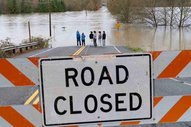 December 11, 2025, Duvall, Washington, USA: Water from the flooded Snoqualmie River covers the roadway at NE 124th Street near Duvallon on Thursday. A trio of atmospheric rivers have drenched the region. Forecasts said that many rivers in the Pacific Northwest would reach catastrophic flood levels and the governor of Washington has declared a state of emergency. Duvall USA - ZUMAb344 20251211_znp_b344_016 Copyright: xM.xScottxBrauerx