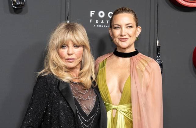 December 11, 2025, Bronx, New York, USA: Goldie Hawn and Kate Hudson wearing dress by Valentino attend premiere of Song Sung Blue by FocusFeatures at AMC Lincoln Square in New York, NY on December 11, 2025 Bronx USA - ZUMAr339 20251211_znp_r339_024 Copyright: xLevxRadinx