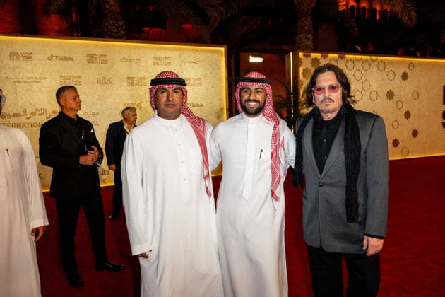 Johnny Depp and Celebs Attend Closing of Red Sea Film Festival - Jeddah Johnny Depp (right) is greeted by Faisal Baltyour, CEO of Red Sea Film Festival (center), as he arrives to attend the closing ceremony of the 5th edition of the Red Sea Film Festival in Jeddah, Saudi Arabia, on December 11th, 2025. Photo by Balkis Press ABACAPRESS.COM Jeddah Saudi Arabia  Copyright: xBalkisxPress ABACAx