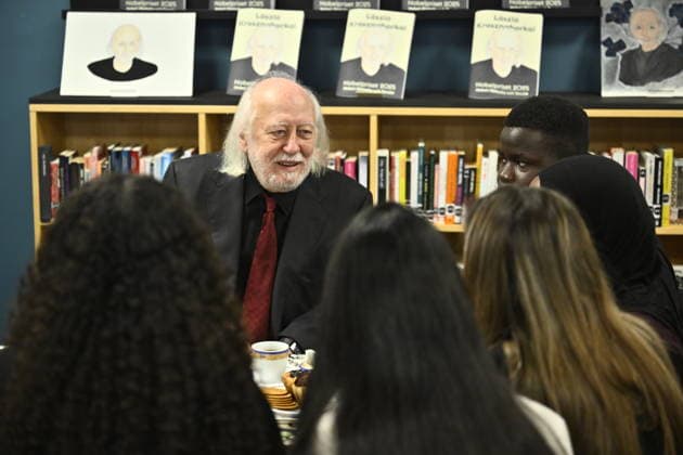 STOCKHOLM, SWEDEN 20251212 Nobel Laureate in Literature Laszlo Krasznahorkai visits Rinkeby Library to meet children who have read about his writing STOCKHOLM SWEDEN x10430x  Copyright: xChristinexOlsson TTx NOBEL 2025 RINKEBY CzLC1rdl0FU