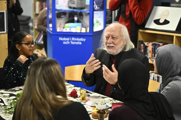 STOCKHOLM, SWEDEN 20251212 Nobel Laureate in Literature Laszlo Krasznahorkai visits Rinkeby Library to meet children who have read about his writing STOCKHOLM SWEDEN x10430x  Copyright: xChristinexOlsson TTx NOBEL 2025 RINKEBY mlhJX-QOBBk