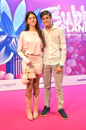 Leni Summer and Tyler von Jascheroff at the opening of the exhibition Bubble Planet The Experience Museum for All Senses at Arena Berlin Berlin, 11 12 2025 Foto:xM.xBehrensx xFuturexImagex bubble_5201