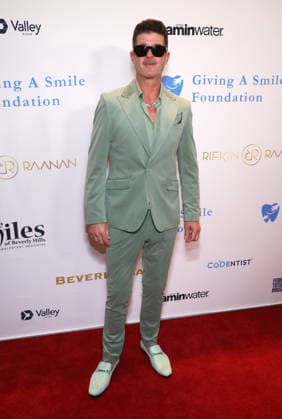 11 December 2025 - Beverly Hills, California - Robin Thicke. Giving A Smile Foundation Gala held at The Beverly Hilton Hotel.in Beverly Hills. Beverly Hills USA - ZUMAa123 20251211_zaa_a123_061 Copyright: xADx