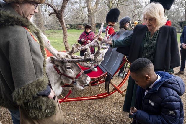 Queen Camilla hosts a Christmas Tree Decorating Event Queen Camilla hosts a Christmas tree decorating event supported by Helen and Douglas House and Roald Dahl s, Marvellous Children s Charity, at Clarence House, London, UK, on the 11th December 2025. Picture by Aaron Chown WPA-Pool London Clarence House London United Kingdom  WHA-0806