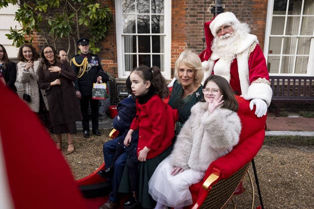 Queen Camilla hosts a Christmas Tree Decorating Event Queen Camilla hosts a Christmas tree decorating event supported by Helen and Douglas House and Roald Dahl s, Marvellous Children s Charity, at Clarence House, London, UK, on the 11th December 2025. Picture by Aaron Chown WPA-Pool London Clarence House London United Kingdom  WHA-0806