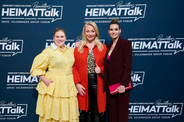 4 Peemöllers Heimat Talk Gisa Flake , Rebecca Kunikowski , Ilka Peemöller 4 Peemöllers Heimat Talk at the DRIVE Volkswagen Group Forum in Berlin on 11 12 2025 Copyright: xEventpressxRadkex