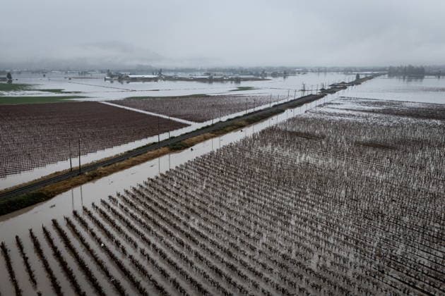 December 12, 2025, Abbotsford, Bc, CANADA: Flood waters surround train tracks in Abbotsford, B.C., Friday, Dec. 12, 2025. Abbotsford CANADA  - ZUMAc35_ 20251212_zaf_c35_049 Copyright: xEthanxCairnsx