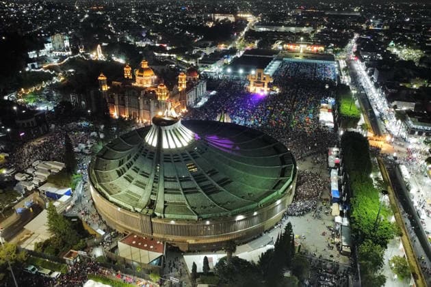Thousands of pilgrims arrive at the Basilica of Guadalupe to witness the serenades to the Virgin of Guadalupe for the celebration of the Day of the Virgin of Guadalupe. on December 12, 2025 in Mexico City, Mexico. Mexico City Mexico - ZUMAe321 20251212_zia_e321_017 Copyright: xCarlosxSantiagox