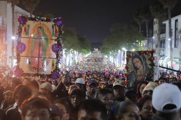 Thousands of pilgrims arrive at the Basilica of Guadalupe to witness the serenades to the Virgin of Guadalupe for the celebration of the Day of the Virgin of Guadalupe. on December 12, 2025 in Mexico City, Mexico. Mexico City Mexico - ZUMAe321 20251212_zia_e321_022 Copyright: xCarlosxSantiagox