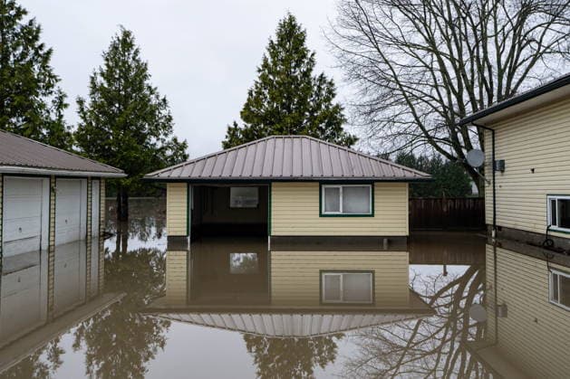 December 12, 2025, Abbotsford, Bc, CANADA: Floodwaters surround a building in Abbotsford, B.C., on Friday, Dec. 12, 2025. Abbotsford CANADA  - ZUMAc35_ 20251212_zaf_c35_075 Copyright: xEthanxCairnsx