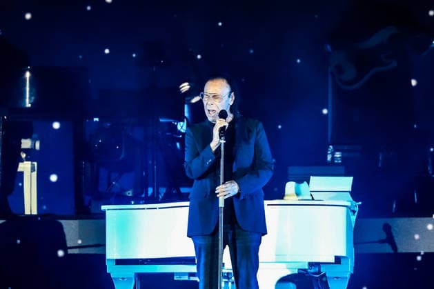 Music Concert - ANTONELLO VENDITTI The italian singer Antonello Venditti during the concert in Turin during ANTONELLO VENDITTI, Music Concert in TORINO, Italy, December 12 2025 TORINO INALPI ARENA Italy Copyright: xRenataxRoattinox xLiveMediax LPM_2192670