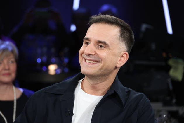 Özcan Cosar, comedian, guest on the NDR Talk Show on 12 12 2025, photo session before the live broadcast on the 3 program of NDR television in the Hamburg Lokstedt television studio