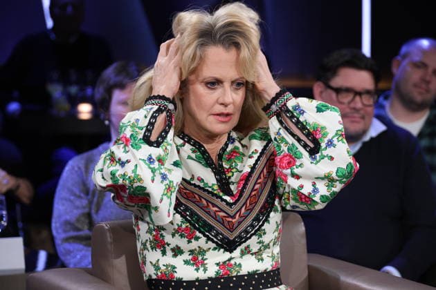Barbara Schöneberger hosts the NDR Talk Show on 12 12 2025, photo session before the live broadcast on the 3 program of NDR television in the Hamburg Lokstedt television studio
