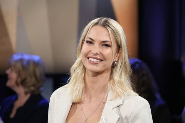 Isi Glück, Partyschlager singer, guest on the NDR Talk Show on 12 12 2025, photo session before the live broadcast on the 3 program of NDR television in the Hamburg Lokstedt television studio