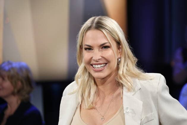 Isi Glück, Partyschlager singer, guest on the NDR Talk Show on 12 12 2025, photo session before the live broadcast on the 3 program of NDR television in the Hamburg Lokstedt television studio