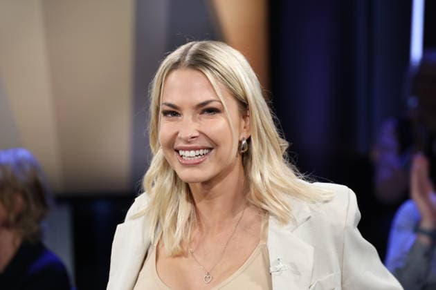 Isi Glück, Partyschlager singer, guest on the NDR Talk Show on 12 12 2025, photo session before the live broadcast on the 3 program of NDR television in the Hamburg Lokstedt television studio
