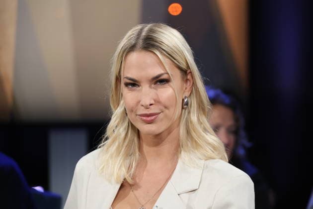 Isi Glück, Partyschlager singer, guest on the NDR Talk Show on 12 12 2025, photo session before the live broadcast on the 3 program of NDR television in the Hamburg Lokstedt television studio