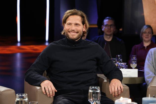 Sebastian Ströbel, actor, guest on the NDR Talk Show on 12 12 2025, photo session before the live broadcast on the 3 program of NDR television in the Hamburg Lokstedt television studio