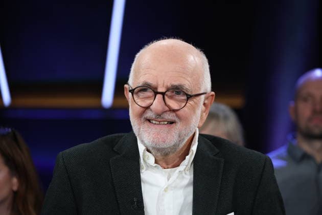 Prof Helmut Seitz, specialist in internal medicine and alcohol researcher, as a guest on the NDR Talk Show on 12 12 2025, photo session before the live broadcast on the 3 program of NDR television in the Hamburg Lokstedt television studio