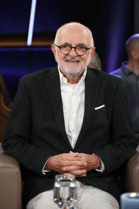 Prof Helmut Seitz, specialist in internal medicine and alcohol researcher, as a guest on the NDR Talk Show on 12 12 2025, photo session before the live broadcast on the 3 program of NDR television in the Hamburg Lokstedt television studio
