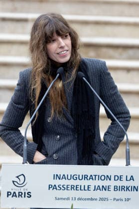 Lou Doillon Inauguration de la passerelle Jane Birkin devant les 41 43 quai de Valmy à Paris le 13 décembre 2025 Cyril Moreau Bestimage Unveiling of the Jane Birkin footbridge in front of 41 43 Quai de Valmy in Paris on December 13, 2025 Paris France  Copyright: xCYRILxMOREAUx xBESTIMAGExCYRILxMOREAUx xBESTIMAGEx