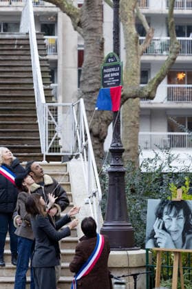 Roman de Kermadec, Charlotte Gainsbourg , Lou Doillon Inauguration de la passerelle Jane Birkin devant les 41 43 quai de Valmy à Paris le 13 décembre 2025 Cyril Moreau Bestimage Unveiling of the Jane Birkin footbridge in front of 41 43 Quai de Valmy in Paris on December 13, 2025 Paris France  Copyright: xCYRILxMOREAUx xBESTIMAGExCYRILxMOREAUx xBESTIMAGEx