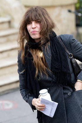 Lou Doillon Inauguration de la passerelle Jane Birkin devant les 41 43 quai de Valmy à Paris le 13 décembre 2025 Cyril Moreau Bestimage Unveiling of the Jane Birkin footbridge in front of 41 43 Quai de Valmy in Paris on December 13, 2025 Paris France  Copyright: xCYRILxMOREAUx xBESTIMAGExCYRILxMOREAUx xBESTIMAGEx