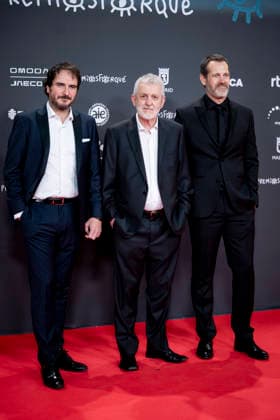 Red carpet of the 31st edition of the José María Forqué Awards Actor José Ramón Soroiz c and filmmakers José María Goenaga i and Aitor Arregi d pose on the red carpet of the 31st edition of the José María Forqué Awards, at the IFEMA Municipal Palace, on December 13, 2025, in Madrid Spain The José María Forqué Film Awards, known as the Forqué Awards, were created in 1996 by the Entidad de Gestión de Derechos de los Productores Audiovisuales Egeda to honor the memory of José María Forqué, a leading figure in Spanish filmmaking and the first president of Egeda EGEDA created the award with the aim of disseminating the importance of the Spanish audiovisual industry and promoting the figure of the film producer 13 DECEMBER 2025 Madrid Madrid Esp  Copyright: xAlbertoxOrtegax 7168224
