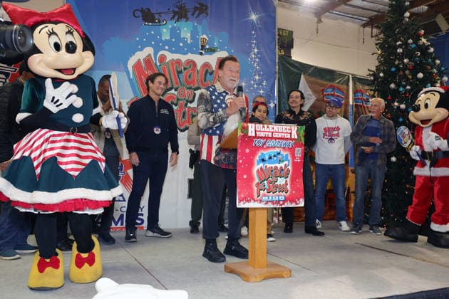 44th Annual Miracle on 1st Street Christmas Toy Giveaway at Hollenbeck Youth Center Featuring: District Attorney Nathan Hochman, Arnold Schwarzenegger, Daniel Hernandez Where: Los Angeles, California, United States When: 13 Dec 2025 Credit: Faye s Vision Cover Images EDITORIAL USE ONLY. NOT FOR USE BY NEWSPAPERS BASED IN THE UK. Copyright: xx coverimg55336720