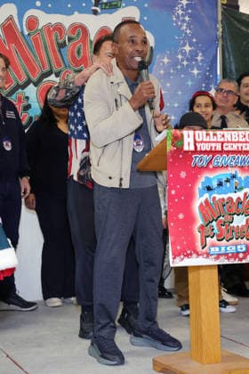 44th Annual Miracle on 1st Street Christmas Toy Giveaway at Hollenbeck Youth Center Featuring: Sugar Ray Leonard, Arnold Schwarzenegger Where: Los Angeles, California, United States When: 13 Dec 2025 Credit: Faye s Vision Cover Images EDITORIAL USE ONLY. NOT FOR USE BY NEWSPAPERS BASED IN THE UK. Copyright: xx coverimg55336725