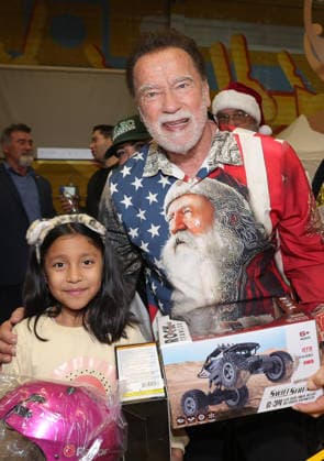44th Annual Miracle on 1st Street Christmas Toy Giveaway at Hollenbeck Youth Center Featuring: Arnold Schwarzenegger Where: Los Angeles, California, United States When: 13 Dec 2025 Credit: Faye s Vision Cover Images EDITORIAL USE ONLY. NOT FOR USE BY NEWSPAPERS BASED IN THE UK. Copyright: xx coverimg55336738