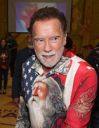 44th Annual Miracle on 1st Street Christmas Toy Giveaway at Hollenbeck Youth Center Featuring: Arnold Schwarzenegger Where: Los Angeles, California, United States When: 13 Dec 2025 Credit: Faye s Vision Cover Images EDITORIAL USE ONLY. NOT FOR USE BY NEWSPAPERS BASED IN THE UK. Copyright: xx coverimg55336740