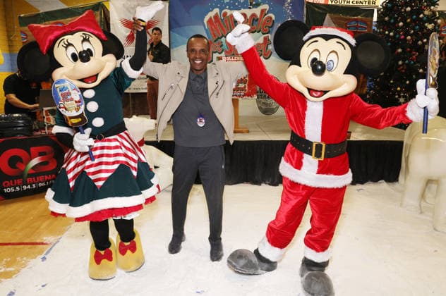 44th Annual Miracle on 1st Street Christmas Toy Giveaway at Hollenbeck Youth Center Featuring: Sugar Ray Leonard Where: Los Angeles, California, United States When: 13 Dec 2025 Credit: Faye s Vision Cover Images EDITORIAL USE ONLY. NOT FOR USE BY NEWSPAPERS BASED IN THE UK. Copyright: xx coverimg55336751
