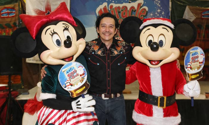44th Annual Miracle on 1st Street Christmas Toy Giveaway at Hollenbeck Youth Center Featuring: Gabriel Luna Where: Los Angeles, California, United States When: 13 Dec 2025 Credit: Faye s Vision Cover Images EDITORIAL USE ONLY. NOT FOR USE BY NEWSPAPERS BASED IN THE UK. Copyright: xx coverimg55336753