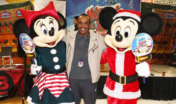 44th Annual Miracle on 1st Street Christmas Toy Giveaway at Hollenbeck Youth Center Featuring: Sugar Ray Leonard Where: Los Angeles, California, United States When: 13 Dec 2025 Credit: Faye s Vision Cover Images EDITORIAL USE ONLY. NOT FOR USE BY NEWSPAPERS BASED IN THE UK. Copyright: xx coverimg55336762