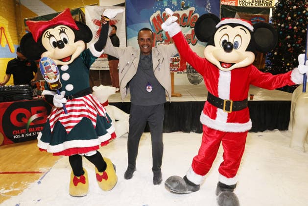 44th Annual Miracle on 1st Street Christmas Toy Giveaway at Hollenbeck Youth Center Featuring: Sugar Ray Leonard Where: Los Angeles, California, United States When: 13 Dec 2025 Credit: Faye s Vision Cover Images EDITORIAL USE ONLY. NOT FOR USE BY NEWSPAPERS BASED IN THE UK. Copyright: xx coverimg55336765