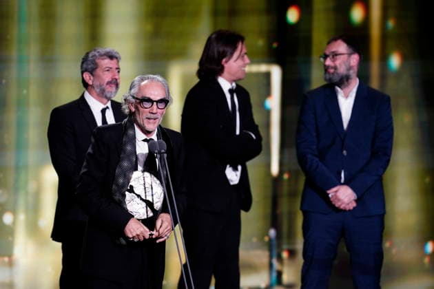 Gala of the 31st edition of the José María Forqué Awards Director Alberto Rodríguez intervenes with the crew of Anatomía de un instante after collecting the award for Best Fiction Series during the gala of the 31st edition of the José María Forqué Awards, at the Palacio Municipal de IFEMA, on December 13, 2025, in Madrid Spain The José María Forqué Film Awards, known as the Forqué Awards, were created in 1996 by Egeda EGEDA to honor the memory of José María Forqué, a figure in Spanish cinematography and the first president of Egeda EGEDA EGEDA, were created in 1996 by the Entidad de Gestión de Derechos de los Productores Audiovisuales Egeda to honor the memory of José María Forqué, a leading figure in Spanish filmmaking and the first presi  Copyright: xA.xPÃ rezxMecax 7168646