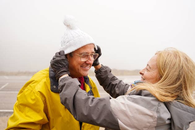 MR_ID30297_22941_InmaculadaMartinezMolinuevo.jpg, MR_ID30297_22954_VicenteAlonsoSanchez.jpg An older couple is joyfully engaging in winter activities outdoors. They are dressed warmly, sharing a moment of happiness and connection in the cold winter weather. Model Released SheilaAlonso_ID30297_1022448_025 Copyright: xSheilaxAlonsox
