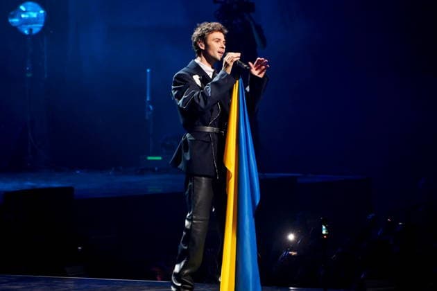 Solo concert of Ukrainian singer Max Barskih in Kyiv - 13 Dec 2025 Ukrainian singer Max Barskih with the Ukrainian flag during his performance at the Kyiv Palace of Sports. Kyiv Ukraine Copyright: xAleksandrxGusevx xSOPAxImagesx Oleksandr_Gusev_Max_Barskih_13122025(15)