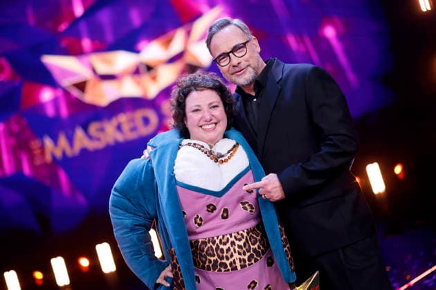 Actress Meltem Kaptan as the character Muuhnika and presenter Matthias Opdenhövel in the Prosieben show The Masked Singer at the MMC Studios in Ossendorf Cologne, 13 12 2025 NRW Germany Copyright: xChristophxHardtx