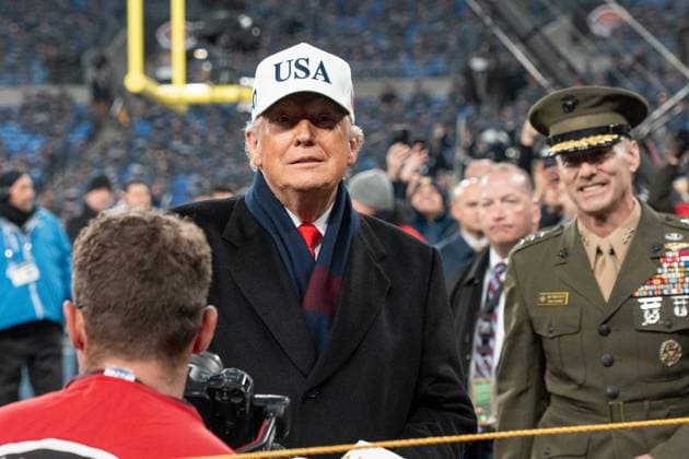 December 13, 2025, Baltimore, Maryland, USA: President DONALD TRUMP looks into the crowd as he walks the field at the Army Navy Football Game. Baltimore USA - ZUMAs365 20251213_znp_s365_010 Copyright: xJoeyxSussmanx