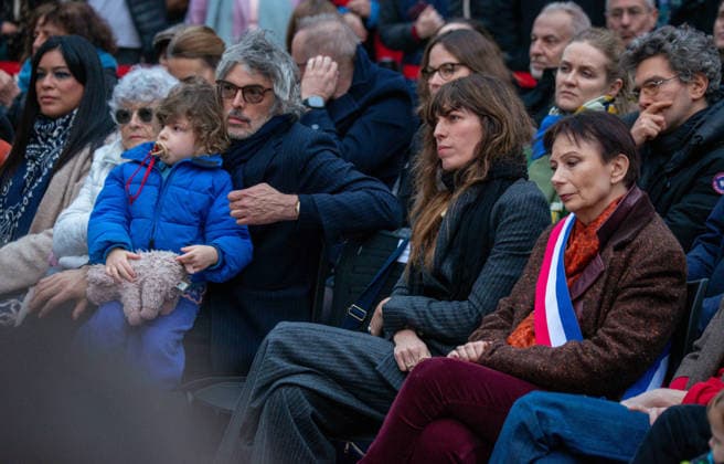 Inauguration of The Jane Birkin Footbridge - Paris Lou Doillon attending the inauguration of the footbridge « Jane Birkin » in Paris, France on December 13, 2025. Photo by Denis Prezat ABACAPRESS.COM Paris France  Copyright: xPrezatxDenis ABACAx
